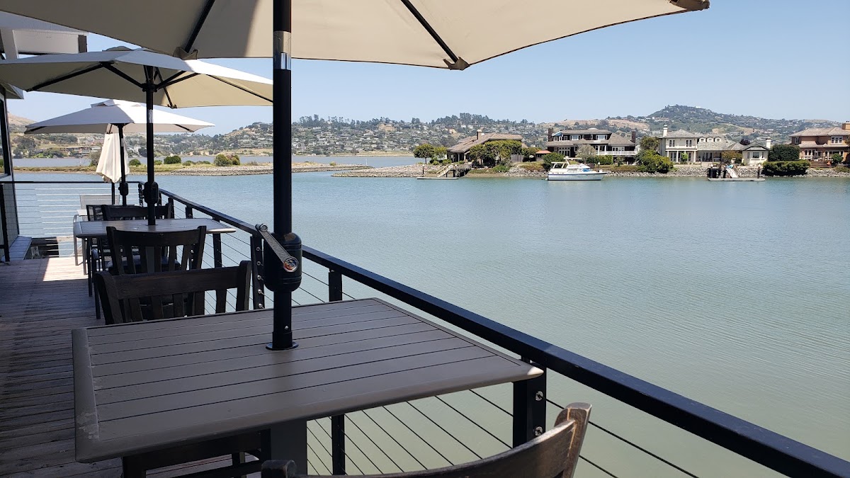 The Club at Harbor Point - Photo 2