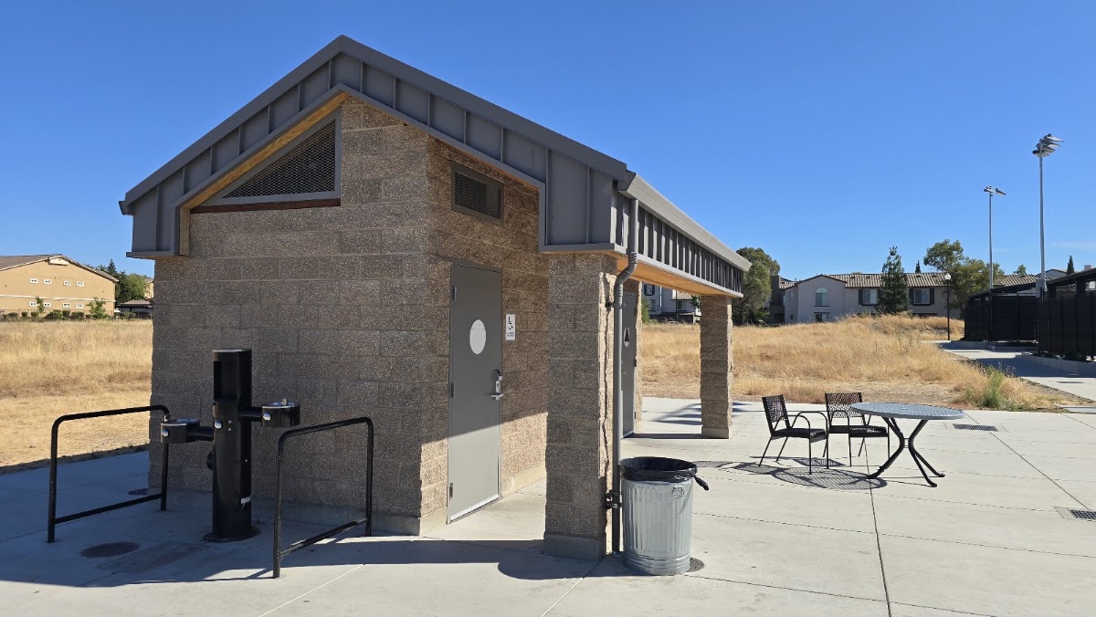 The Courts at Gibson Park - Photo 2