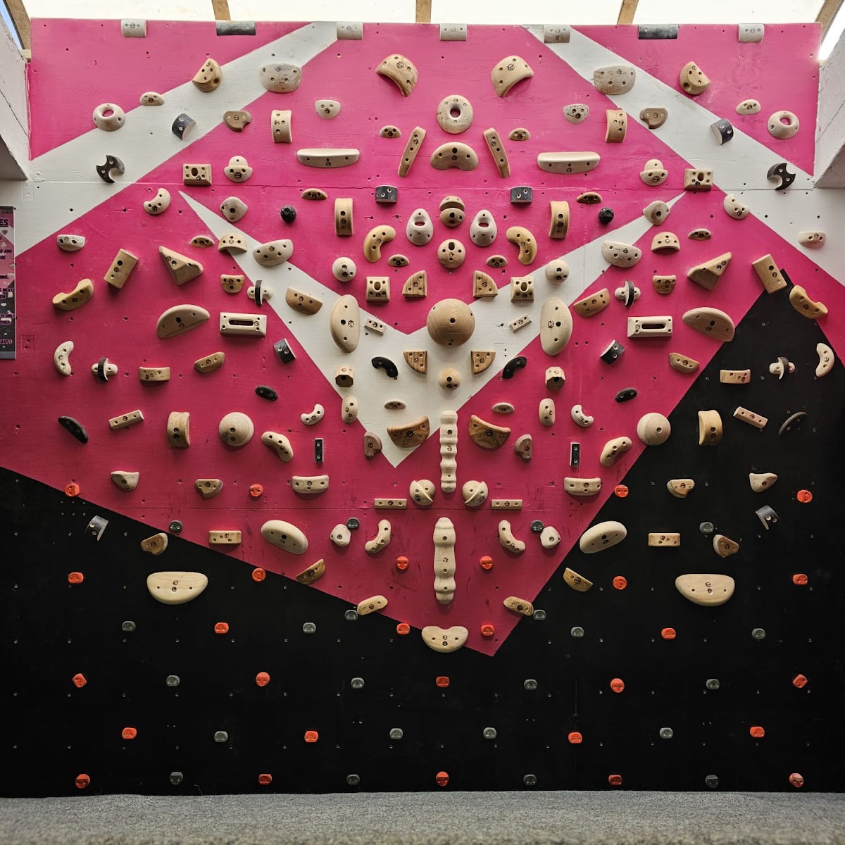 The hangout climbing ltd - Photo 3