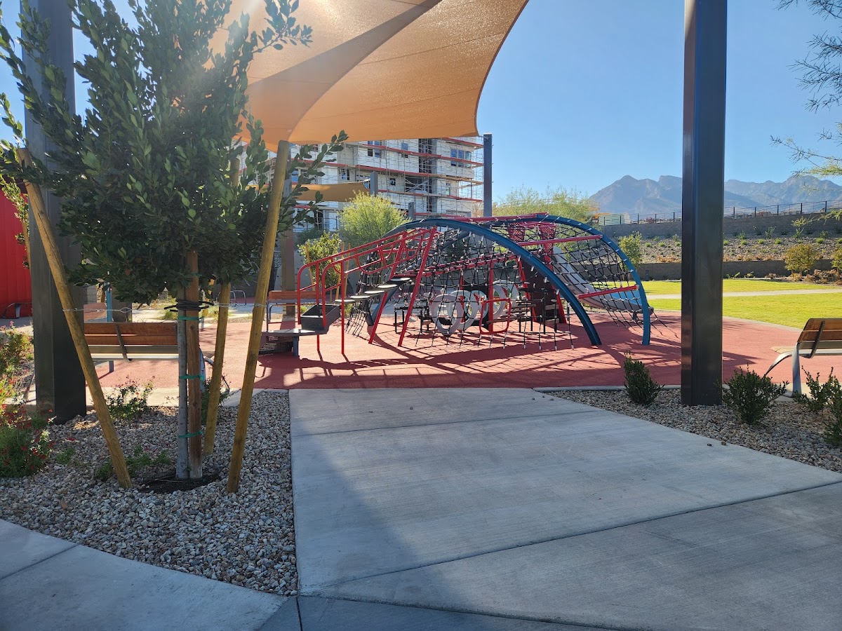 The Hub - Photo 3