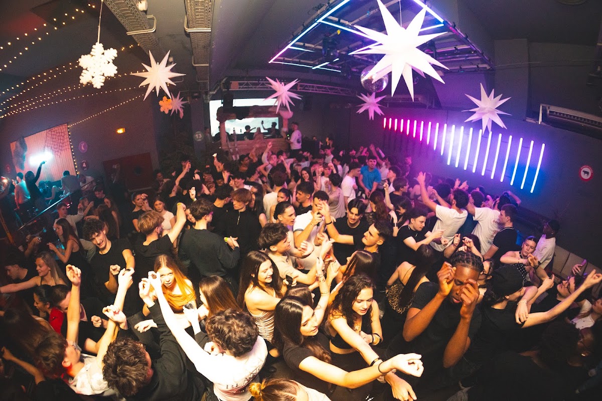 THE ROOM CLUB - Photo 1