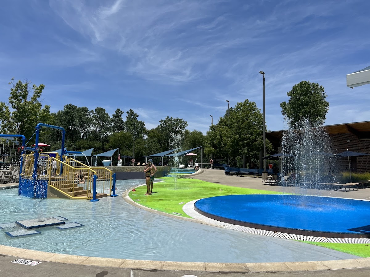 Tom Muehlenbeck Recreation Center - Photo 2