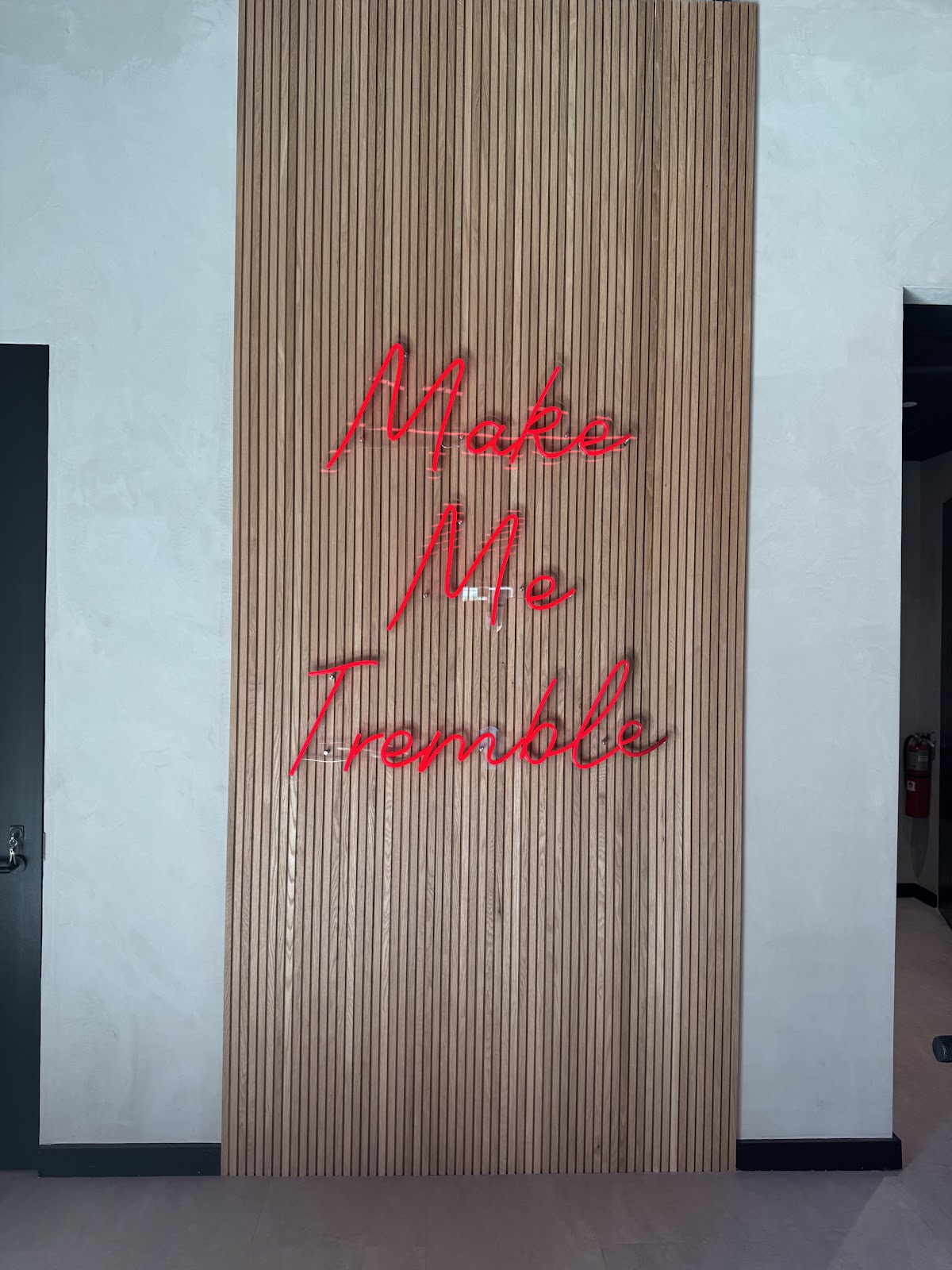 TREMBLE - Photo 3