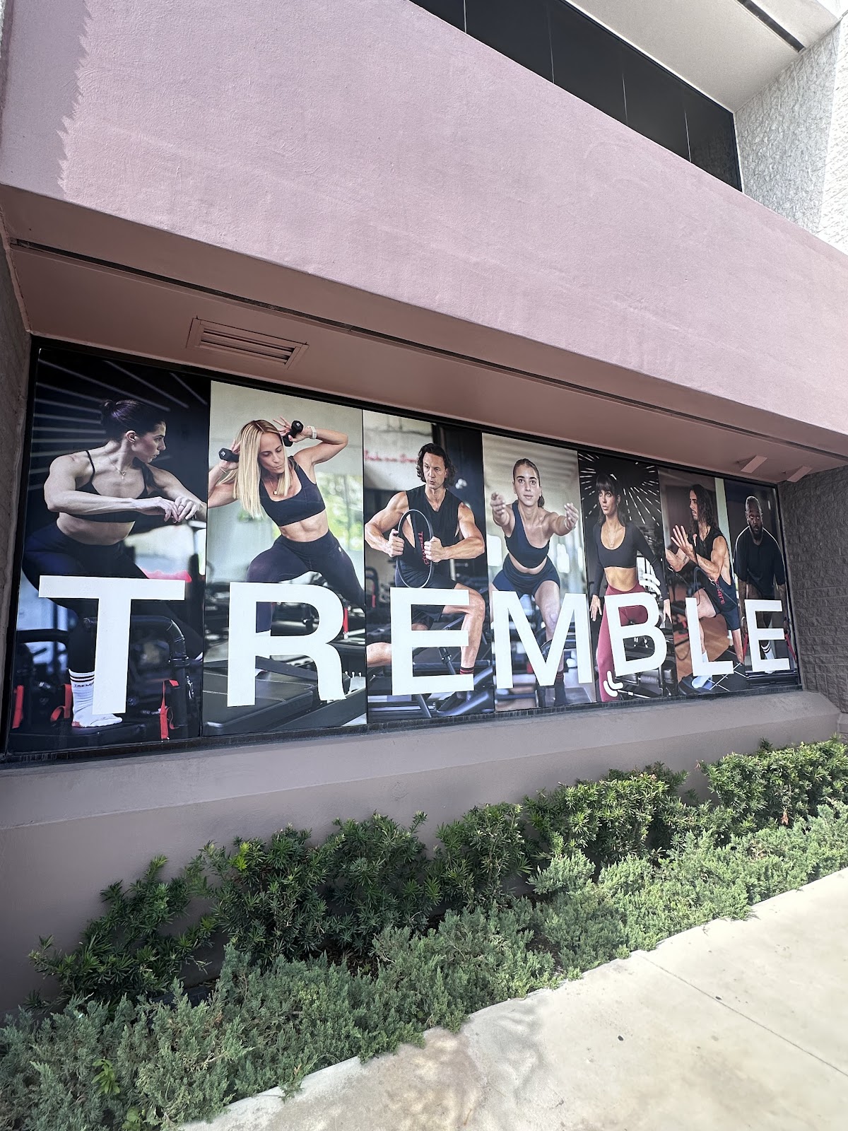 TREMBLE - Photo 2