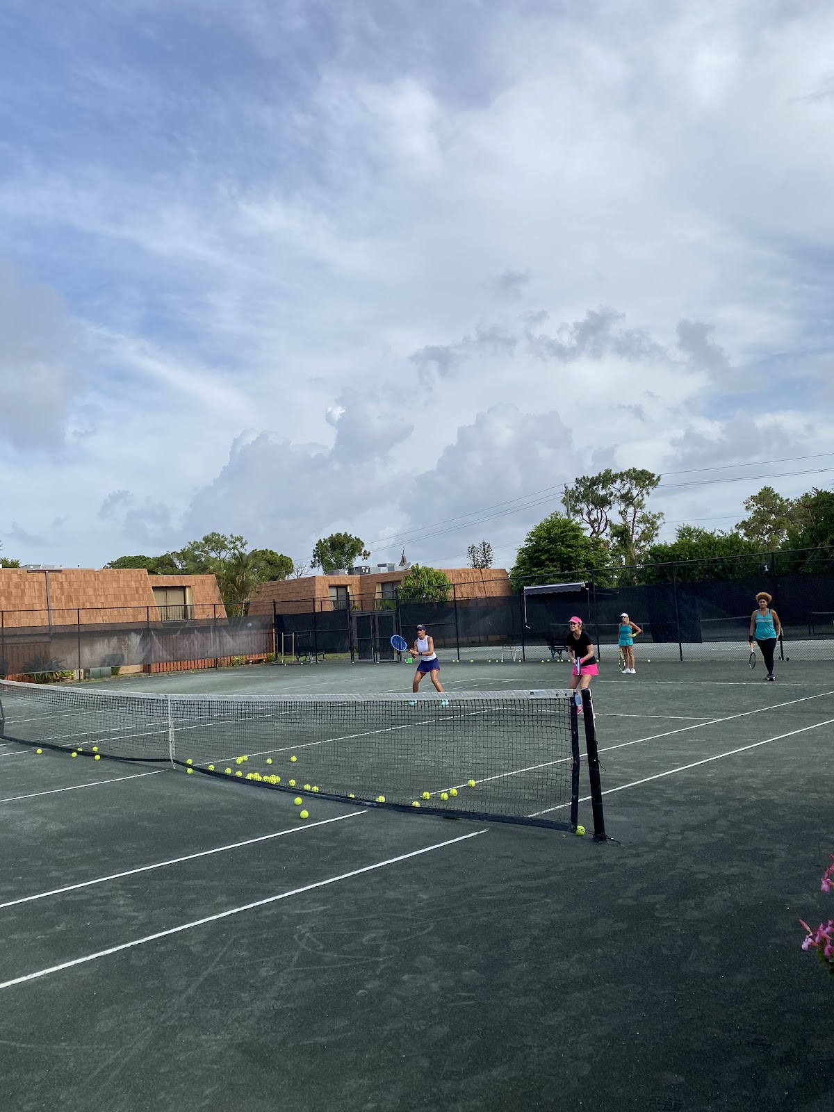 Unlimited Tennis Club - Photo 3