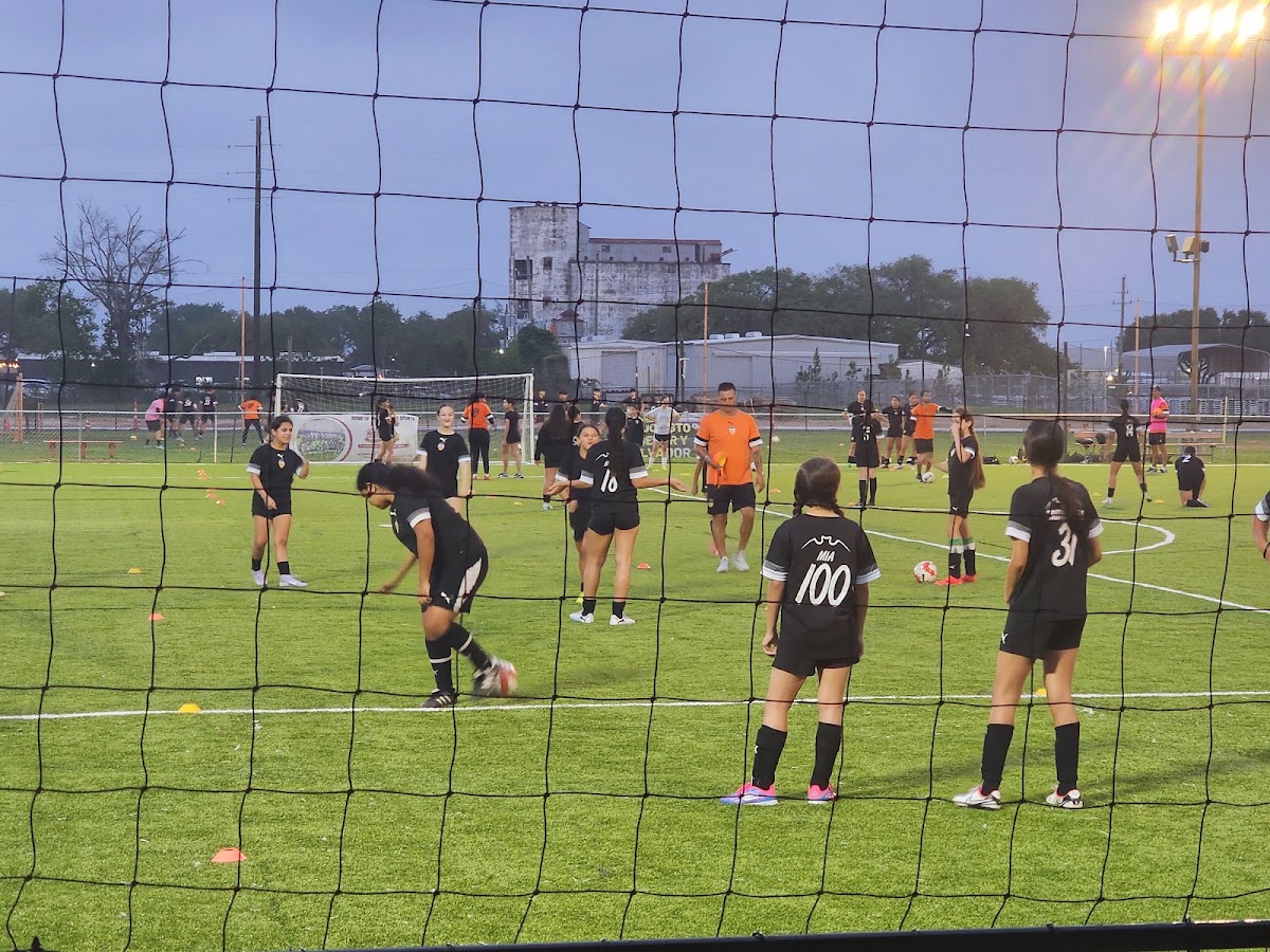 VALENCIA CF SOCCER ACADEMY HOUSTON - Photo 2