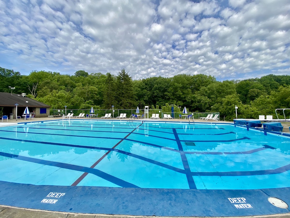 Valley Brook Swim & Tennis Club - Photo 2