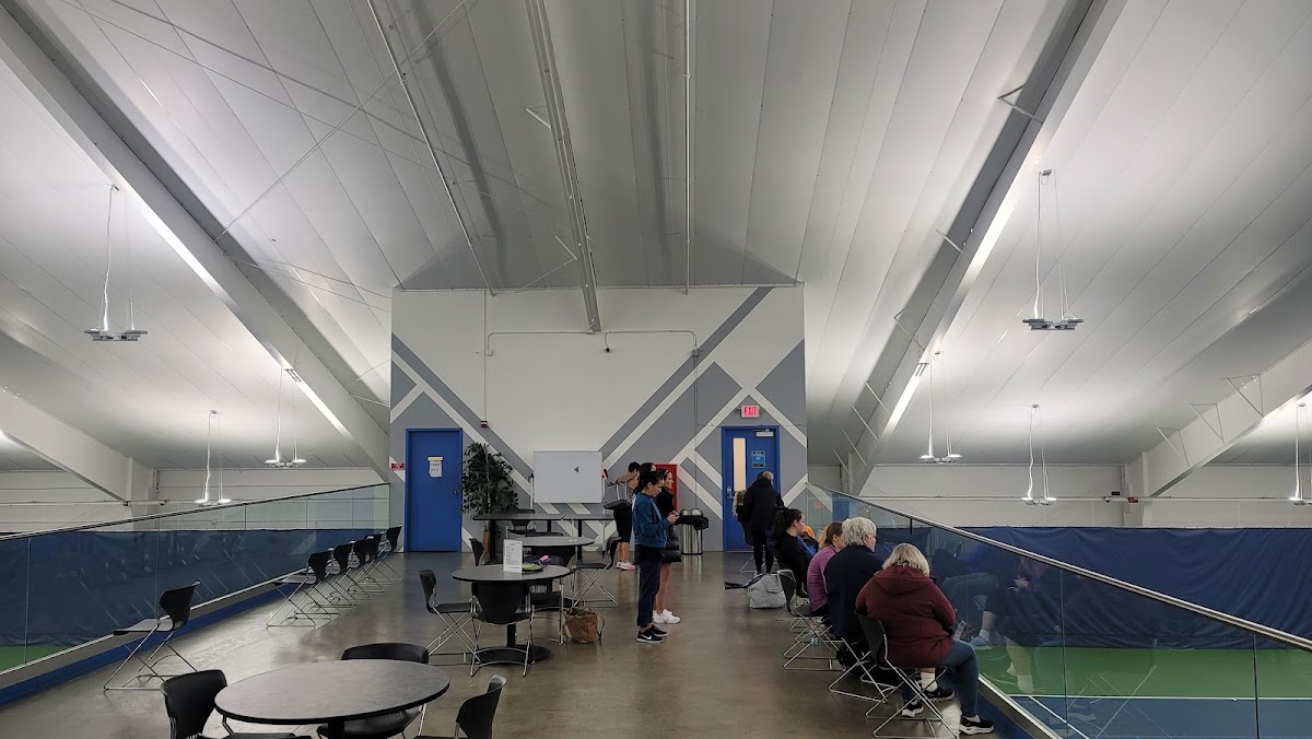 Vancouver Tennis Center - Photo 3