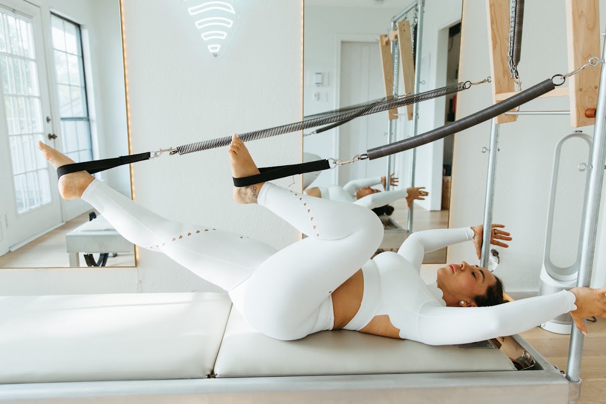 Vibras Wellness: Pilates + Nutrition - Photo 2