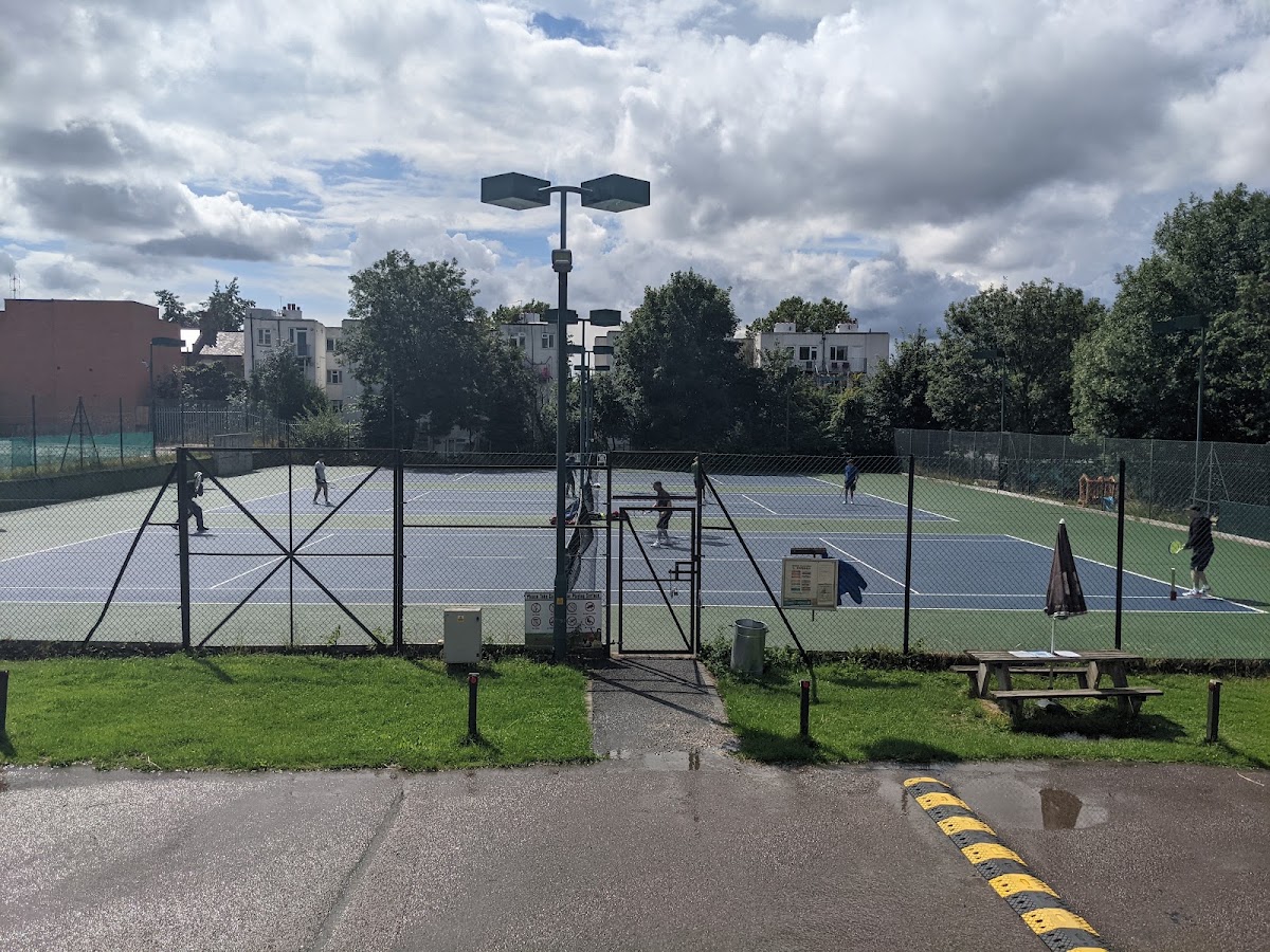 Walthamstow Cricket Tennis and Squash Club - Photo 3