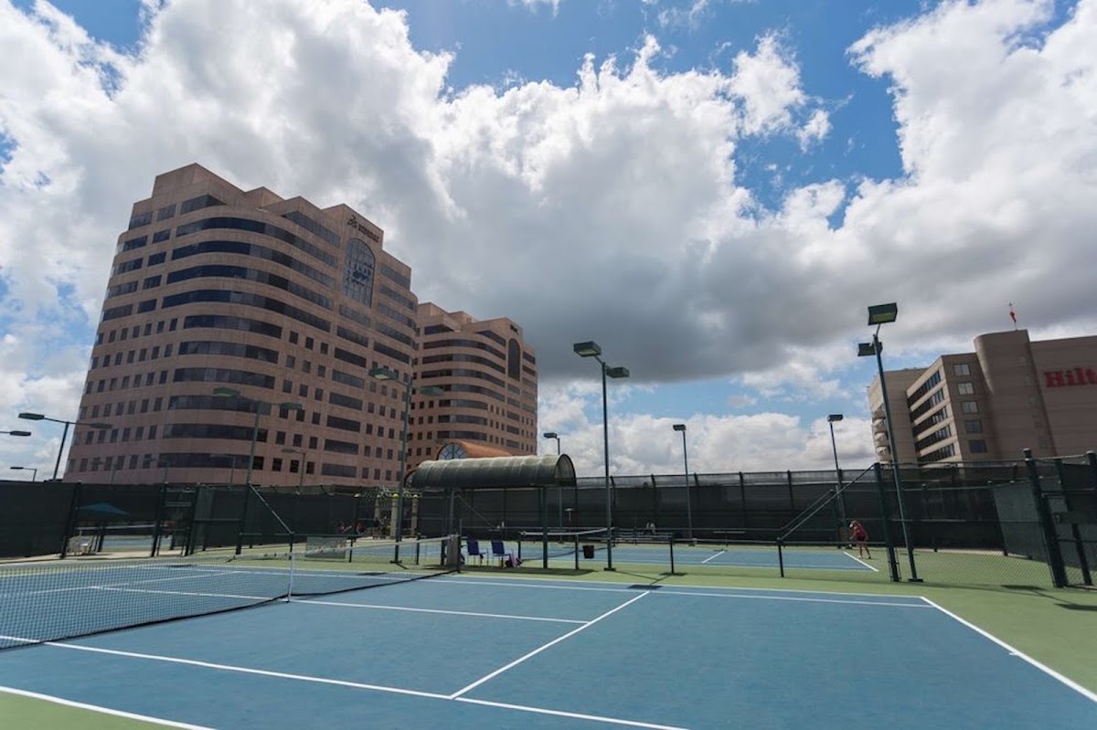 Warner Tennis Center - Photo 2