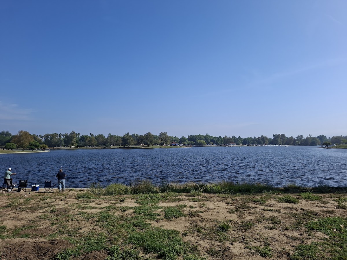 Wheel Fun Rentals | Lake Balboa Boat Rentals - Photo 1