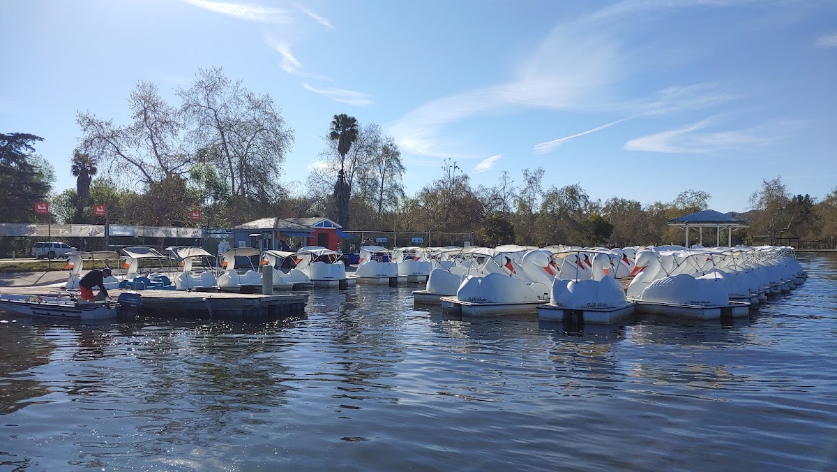 Wheel Fun Rentals | Lake Balboa Boat Rentals - Photo 2