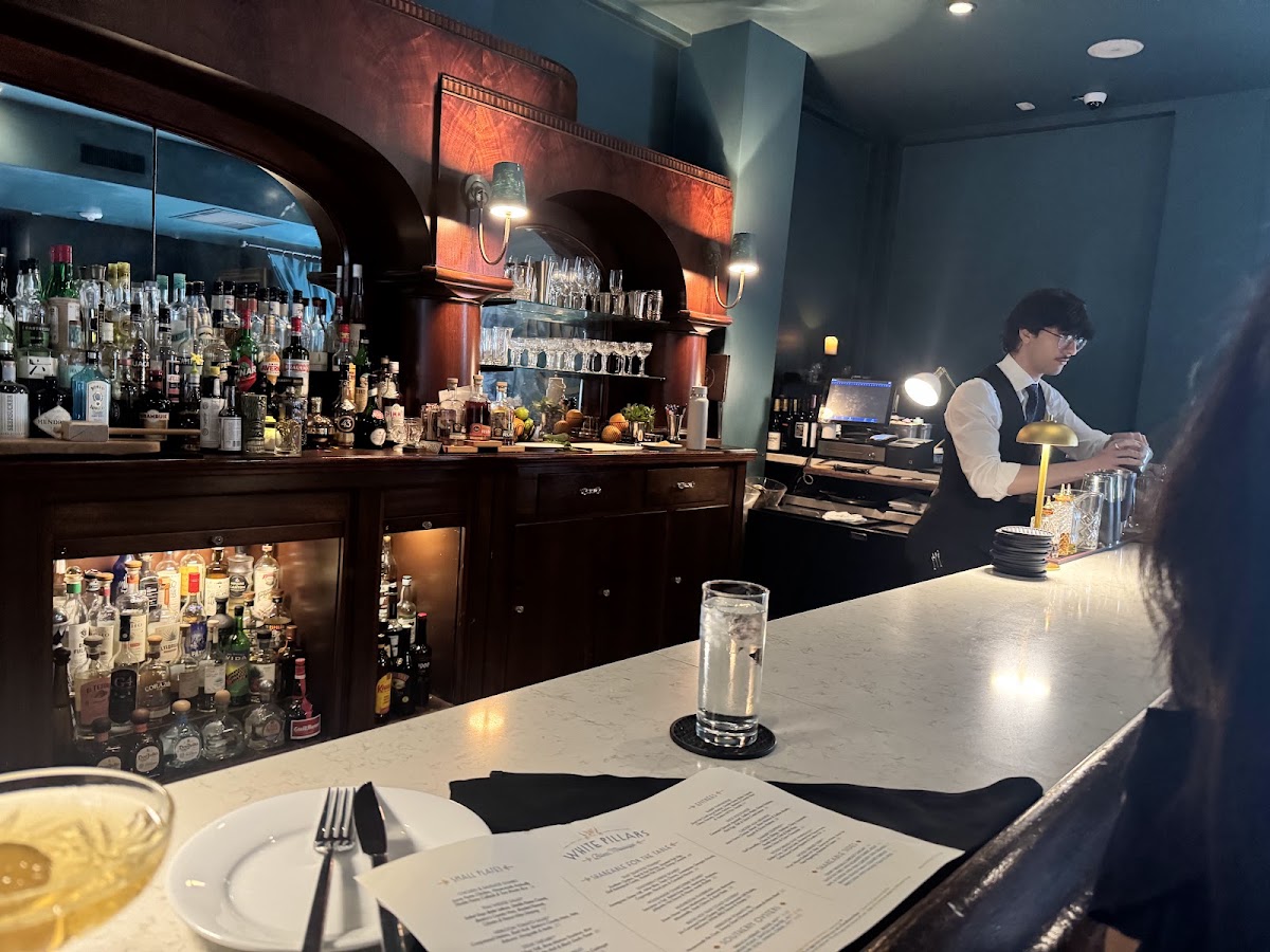 White Pillars | Restaurant and Lounge - Photo 2