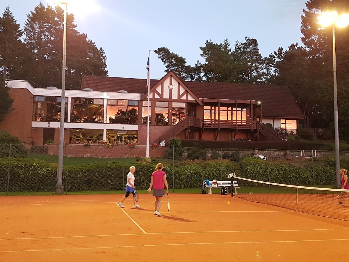 Whitecraigs Tennis, Squash & Fitness Club - Photo 2