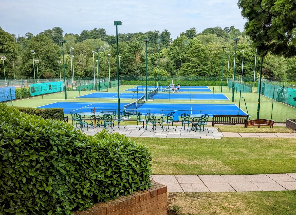 Wolverhampton Lawn Tennis & Squash Club - Photo 3