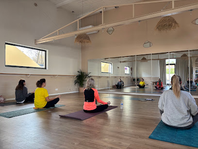 Yoga Debomoments - Photo principale