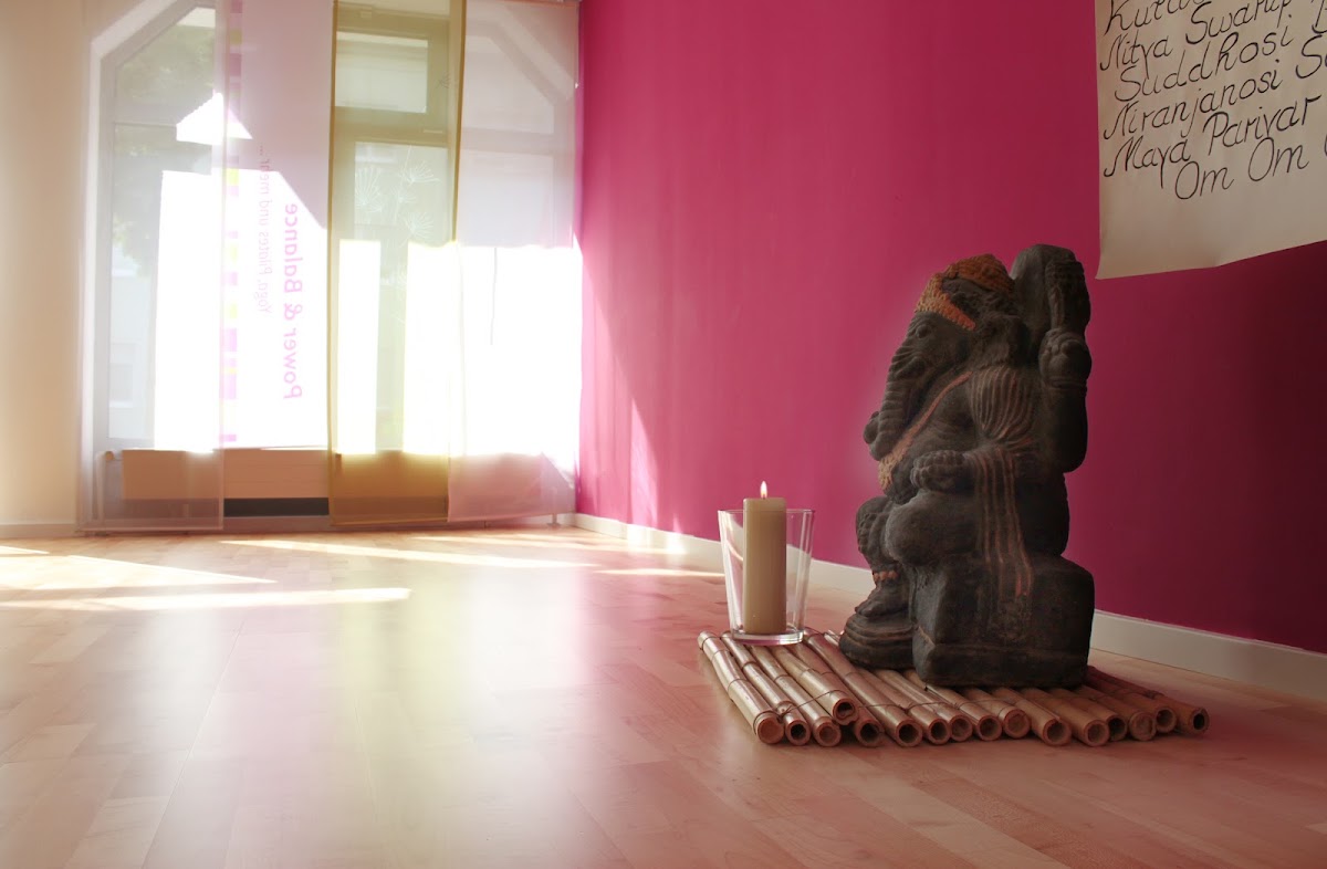 Yoga-Pilates Studio Augsburg - Power & Balance - Photo 3