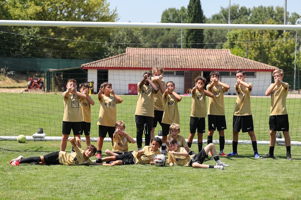 Z.E. Football Academy - Photo 3