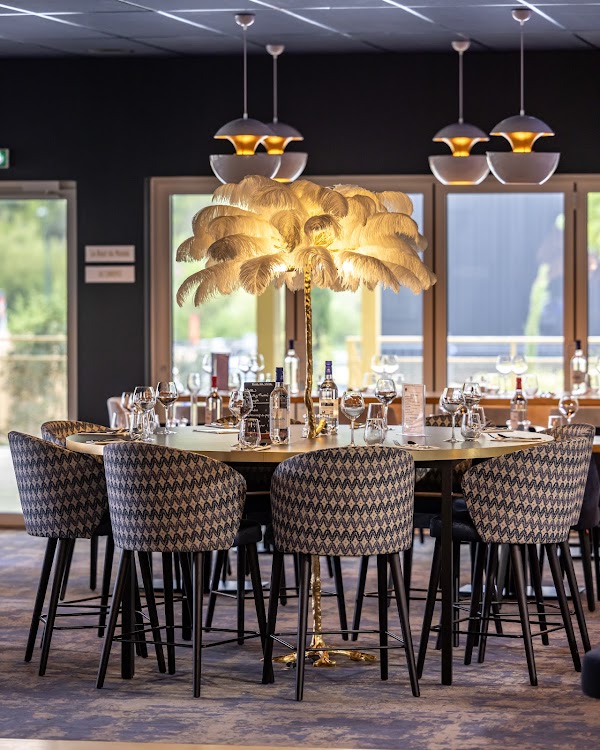 LA BANDEJA-PERIGUEUX -Restaurant - Padel-Golf simulateur-Boutique-Institut de Beauté-Salle de Séminaire-Borne recharge - Photo principale
