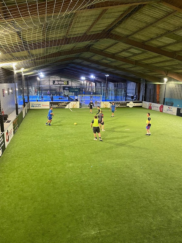 ARENA 18 / Soccer / Padel / Lancer de hache - Photo principale